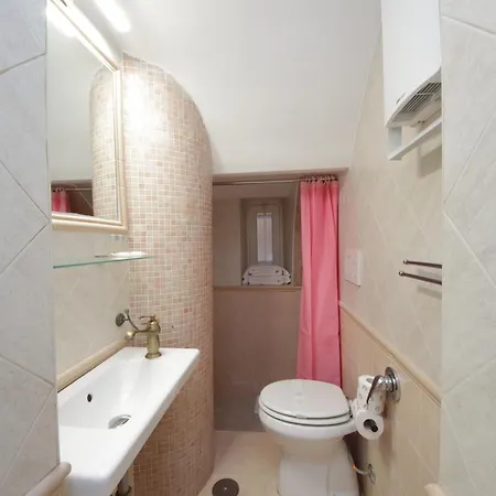 Ych-lovely Near Termini Station Roma